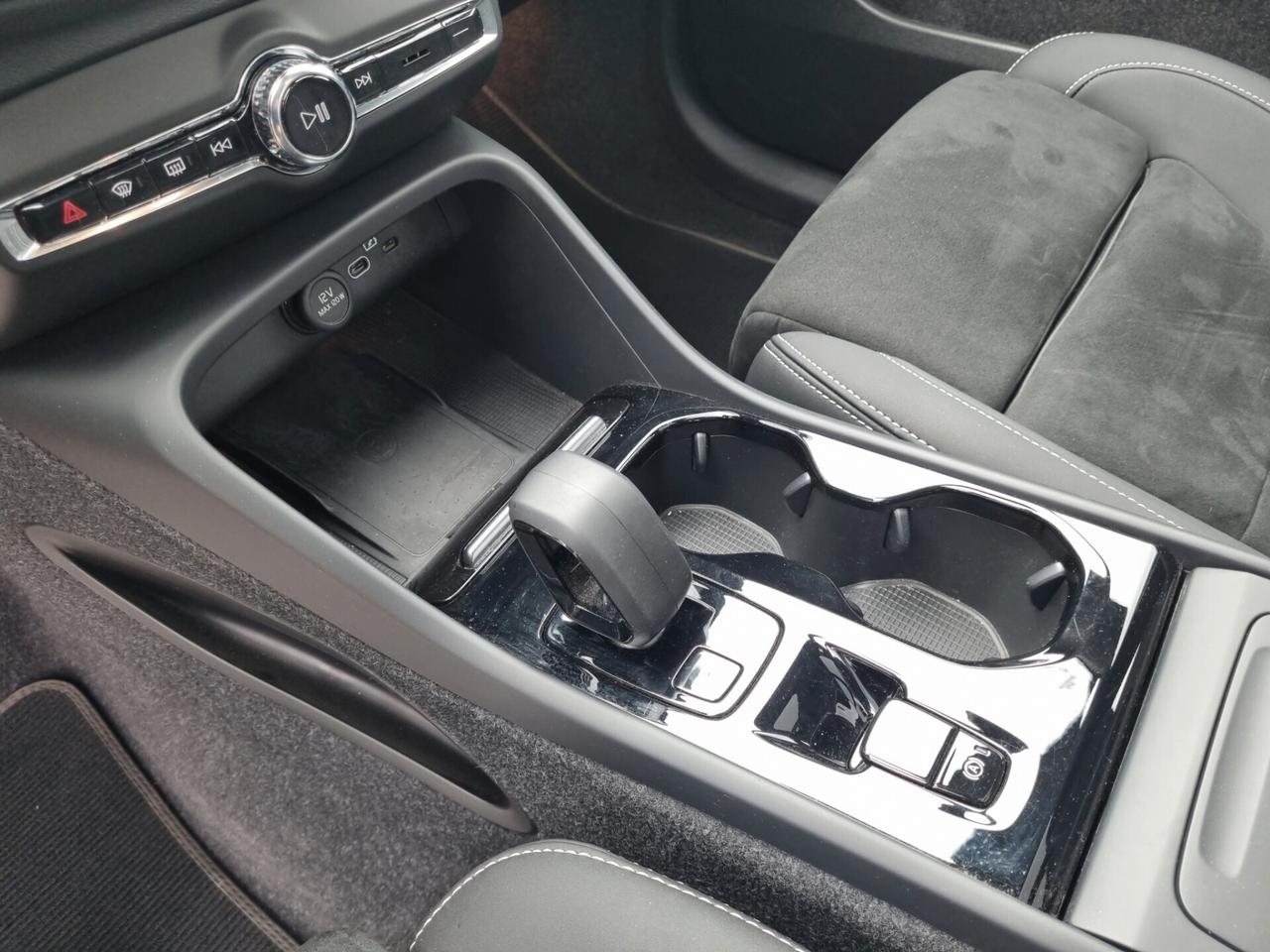 Volvo XC40 B3 automatico Ultimate Dark
