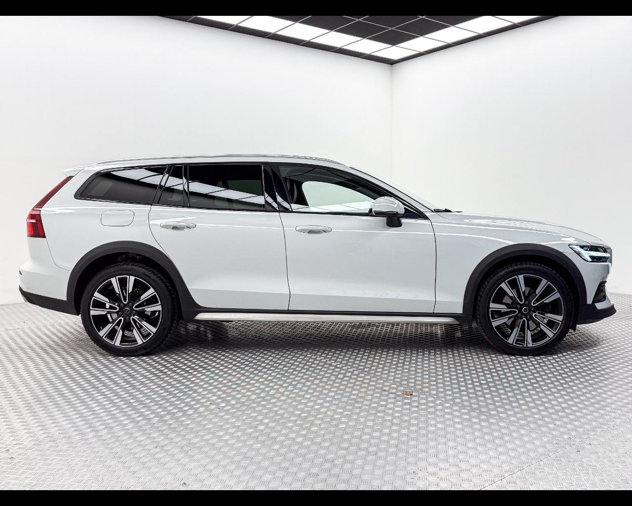 VOLVO V60 Cross Country B4 (d) AWD Geartronic Business Pro