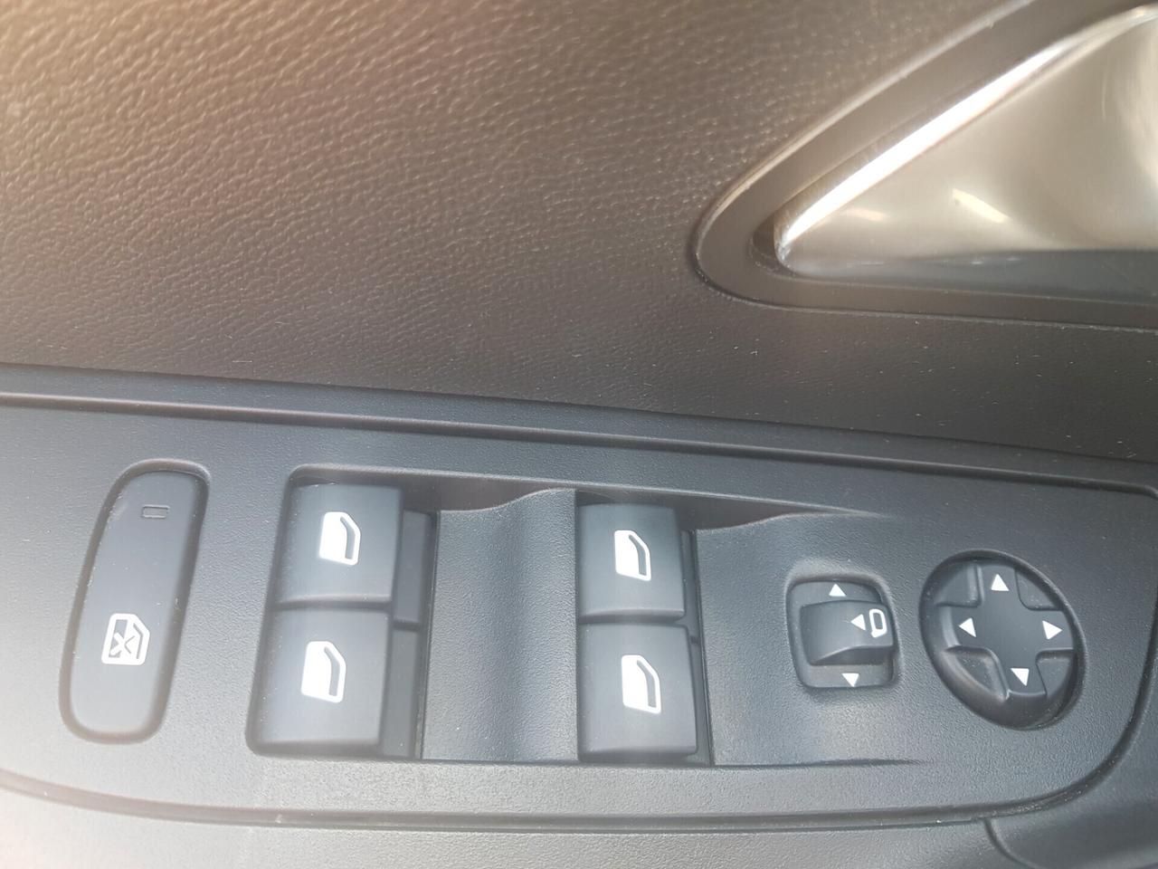 Peugeot 2008 1.5 BlueHDi 110cv Navy Led Rcam Sensori