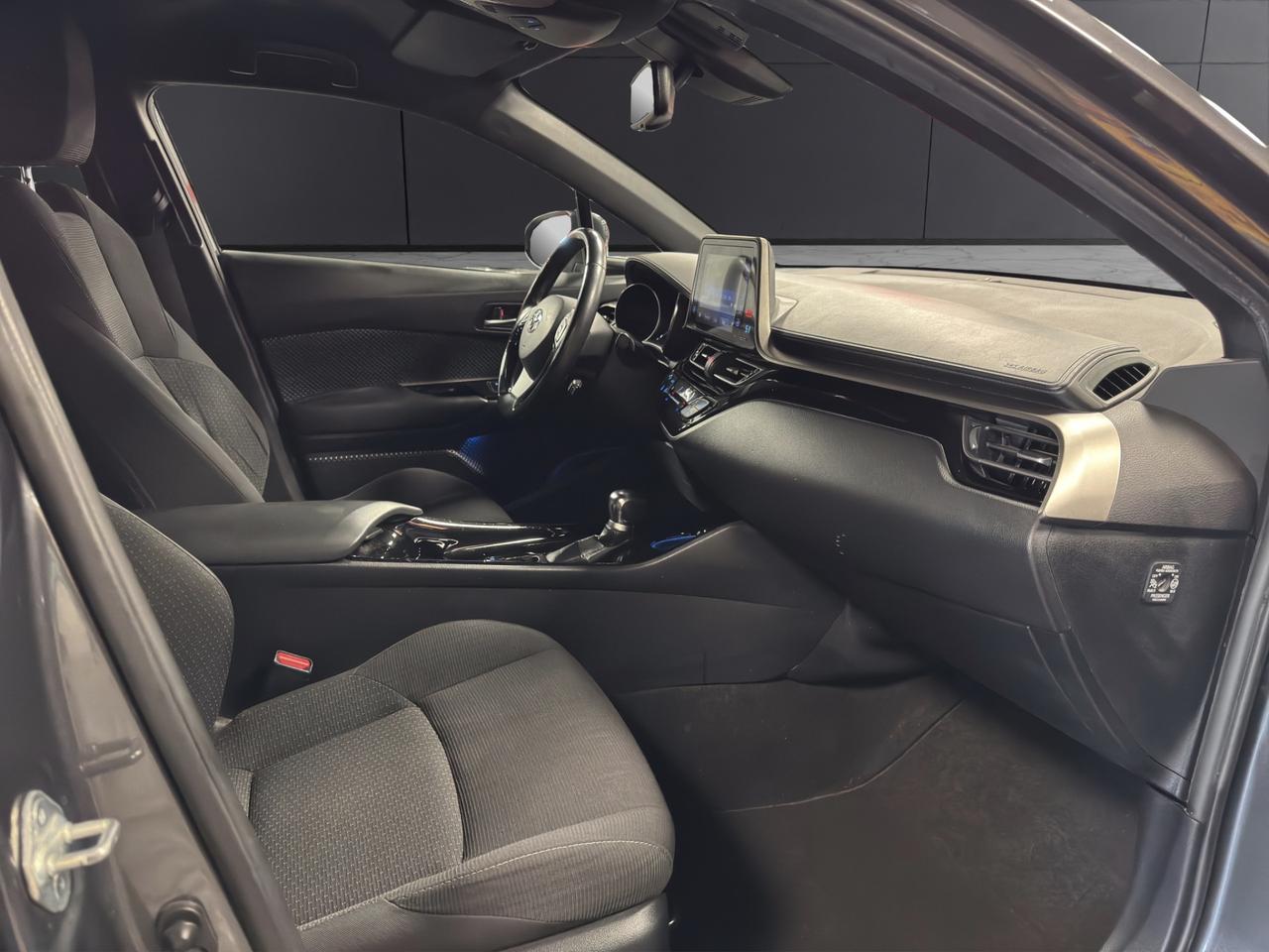 Toyota C-HR 5 Porte C-HR 1.8h Lounge 2wd e-cvt