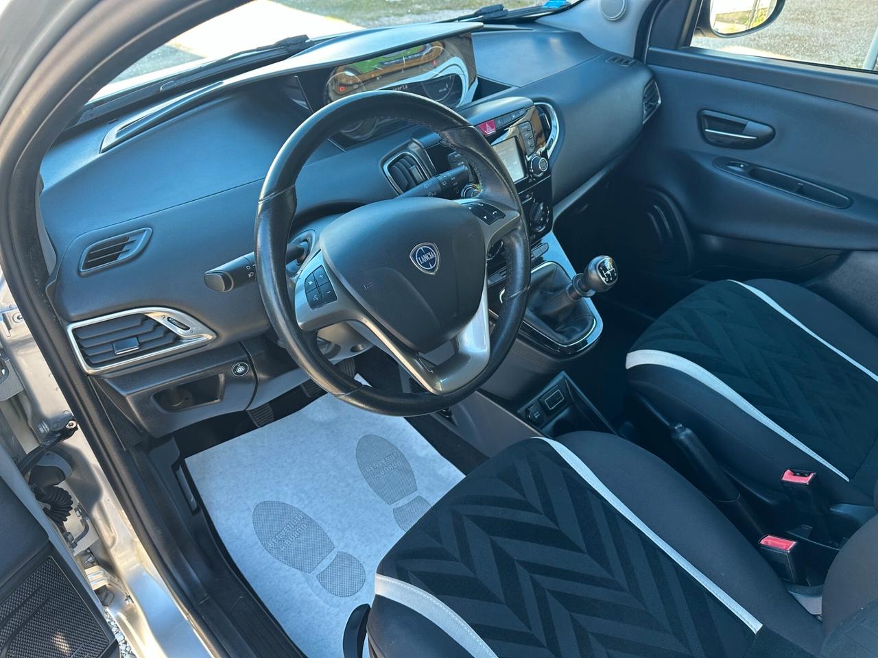 Lancia Ypsilon 1.2 69 CV 5 porte GPL Ecochic Gold