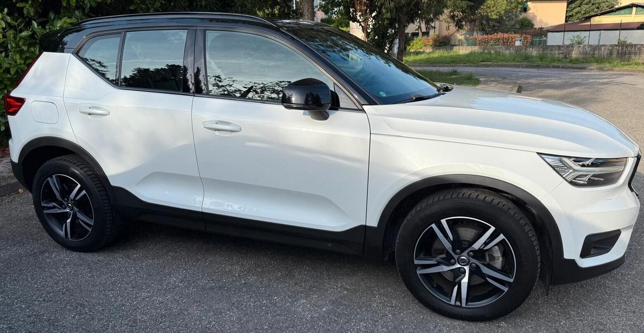 Volvo XC40 B4 AWD HYBRID Geartronic R-Design