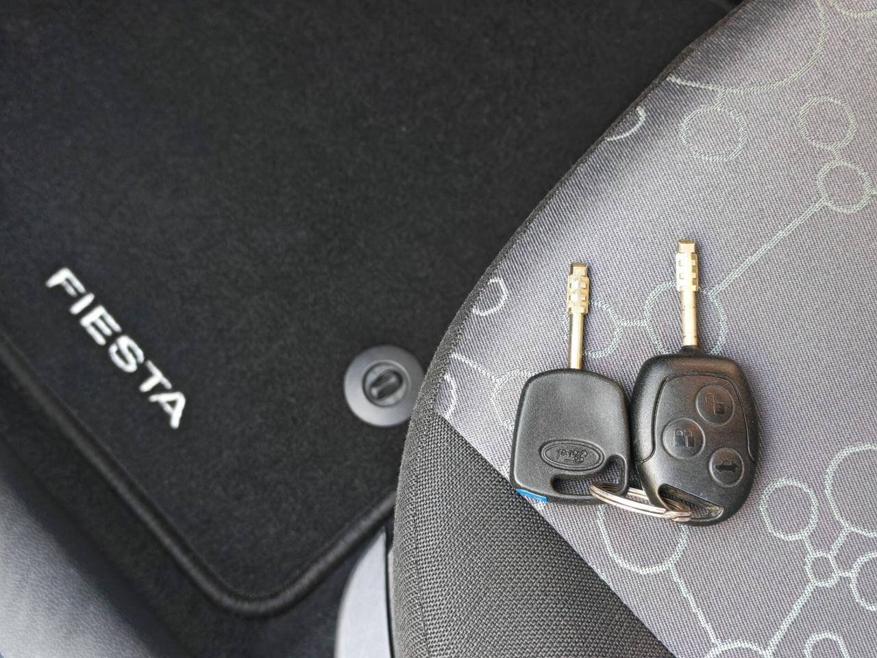 Ford Fiesta 1.2 BENZINA 75cv / 23.339km / Unipro