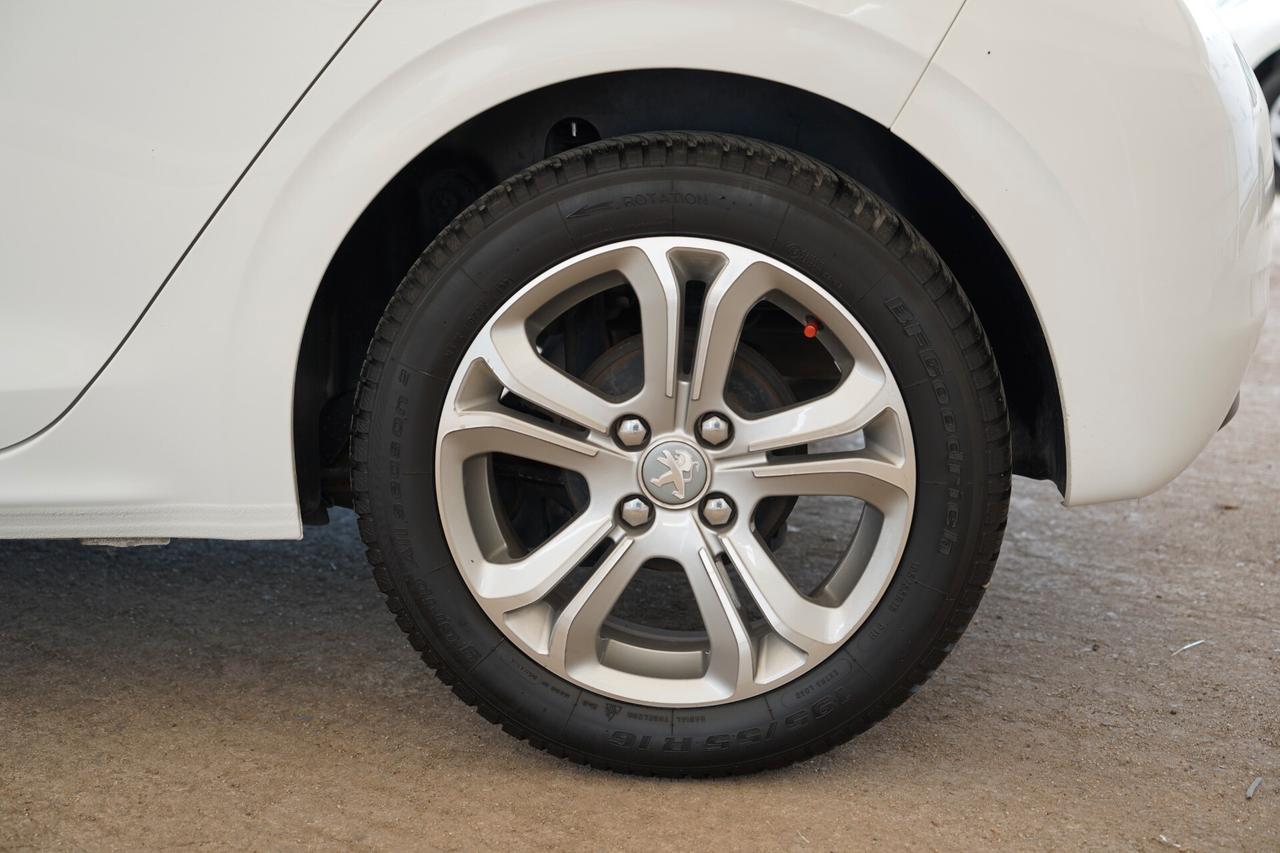 Peugeot 208 1.4 HDi 68 CV 5 porte Allure