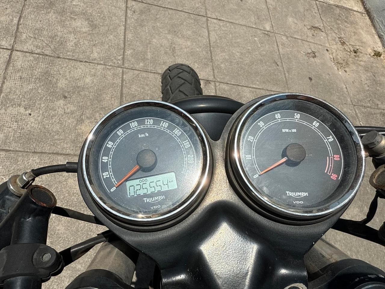 Triumph Bonneville T100 black