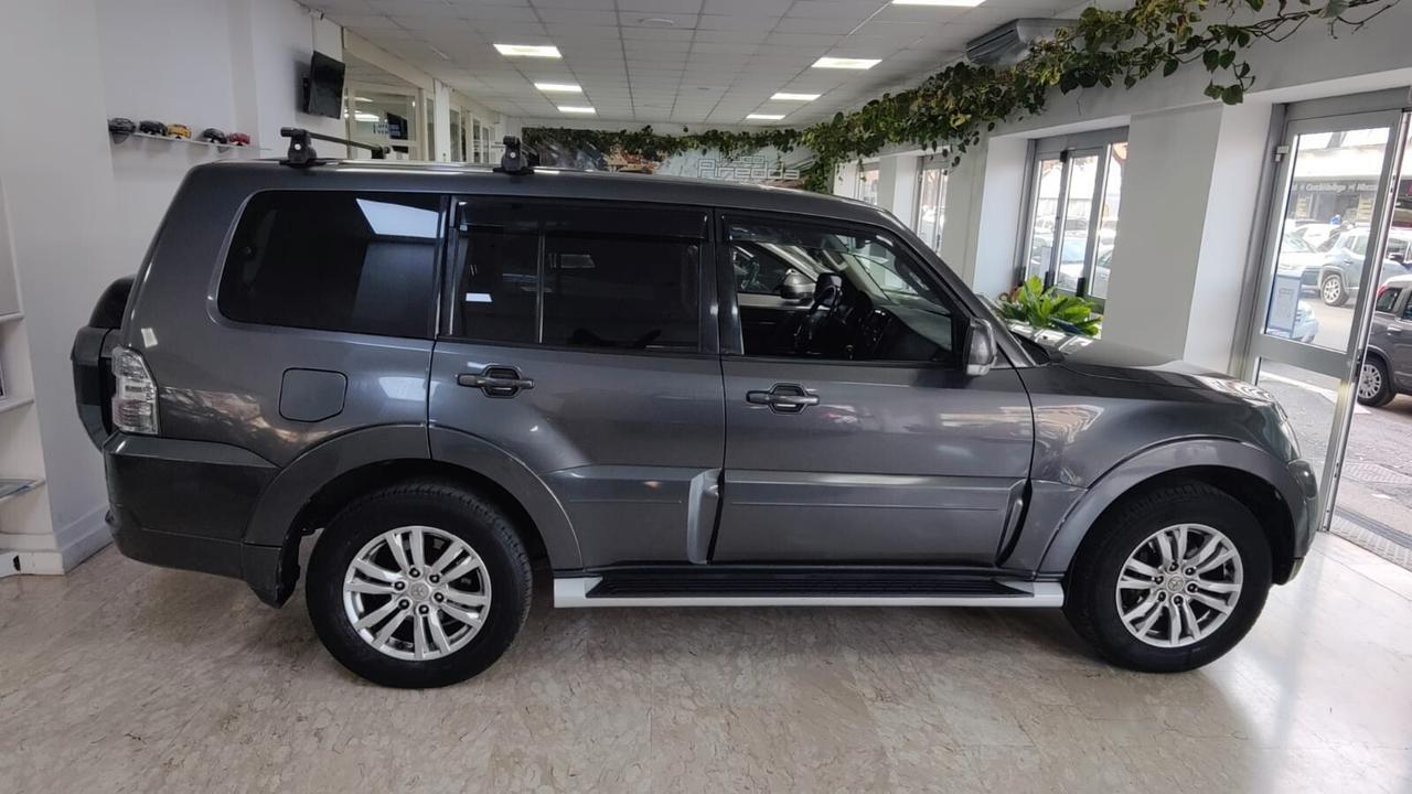 Mitsubishi Pajero 3.2 DI-D 16V aut. 5p. Intense 7 Posti Gancio Traino
