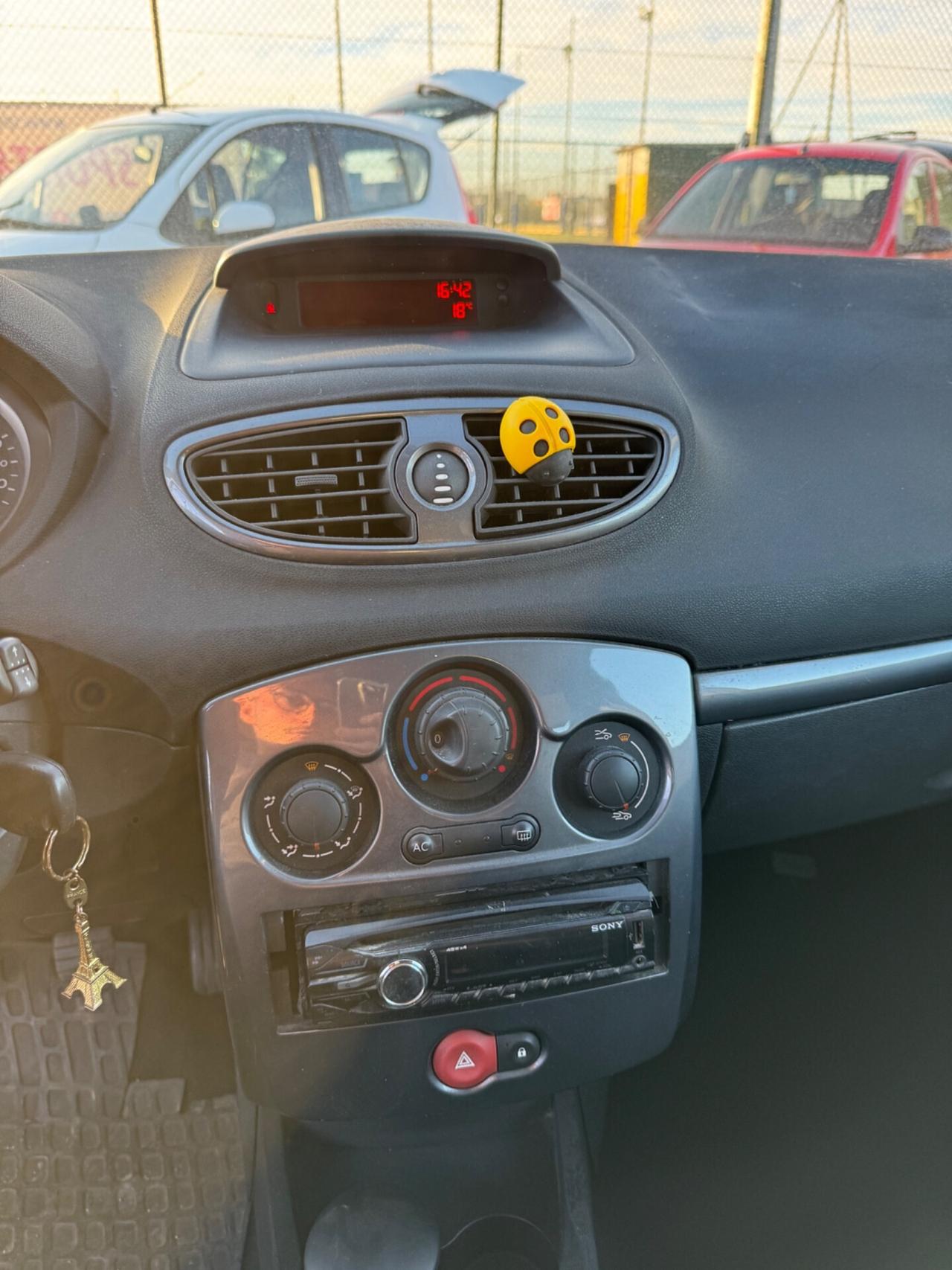 Renault Clio 1.2 16V 3 porte Le Iene