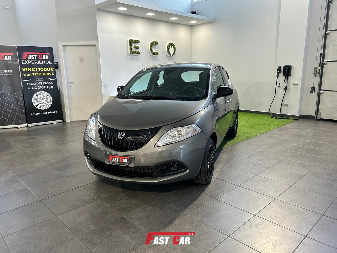 Lancia Ypsilon 1.0 FireFly 5 porte S&S Hybrid Silver