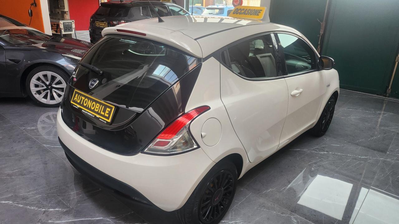 Lancia Ypsilon 1.2 69 CV 5 porte S&S Silver