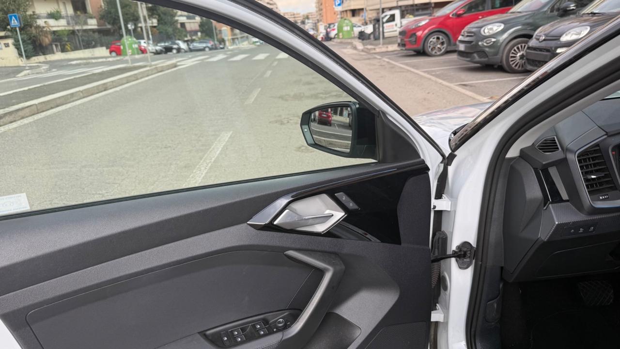 Audi A1 SPB 30 TFSI S line edition LED NAVI KAMERA CAR PLAY PDC BLUETOOTH CERCHI 18