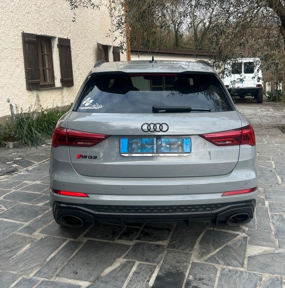 Audi Q3 RS Q3 quattro S tronic