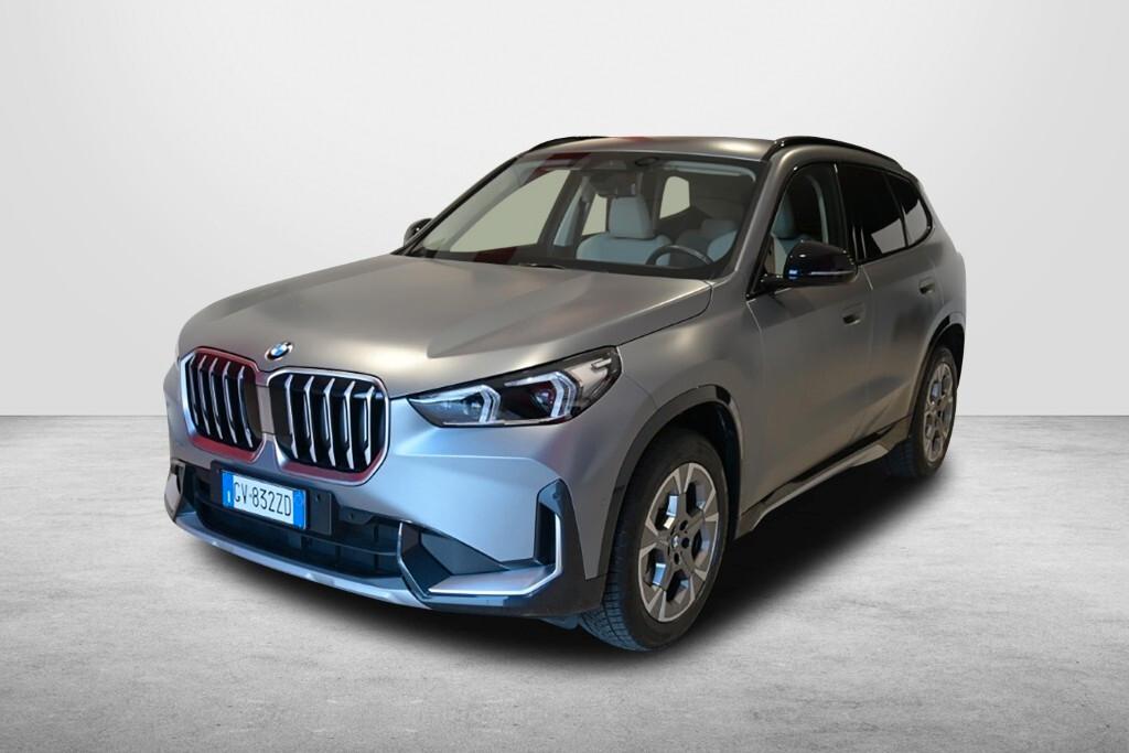 BMW X1 23D 197CV STEPTRONIC 48V X-DRIVE XLINE ( FARI ADATTIVI - CURVED DISPLAY - ACTIVE CRUISE - PELLE - NAVI - MIRROR - PARK ASSISTANT - TELECAMERA POST. - VERNICE OPACA - CERCHI 18 ) CC. 1.995