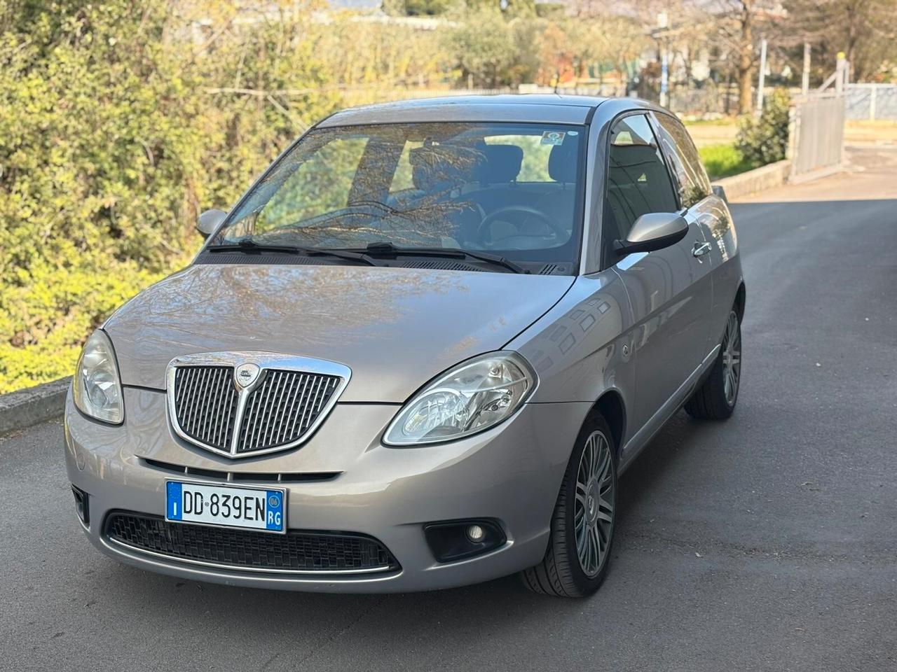 Lancia Ypsilon 1.4 16V Platino