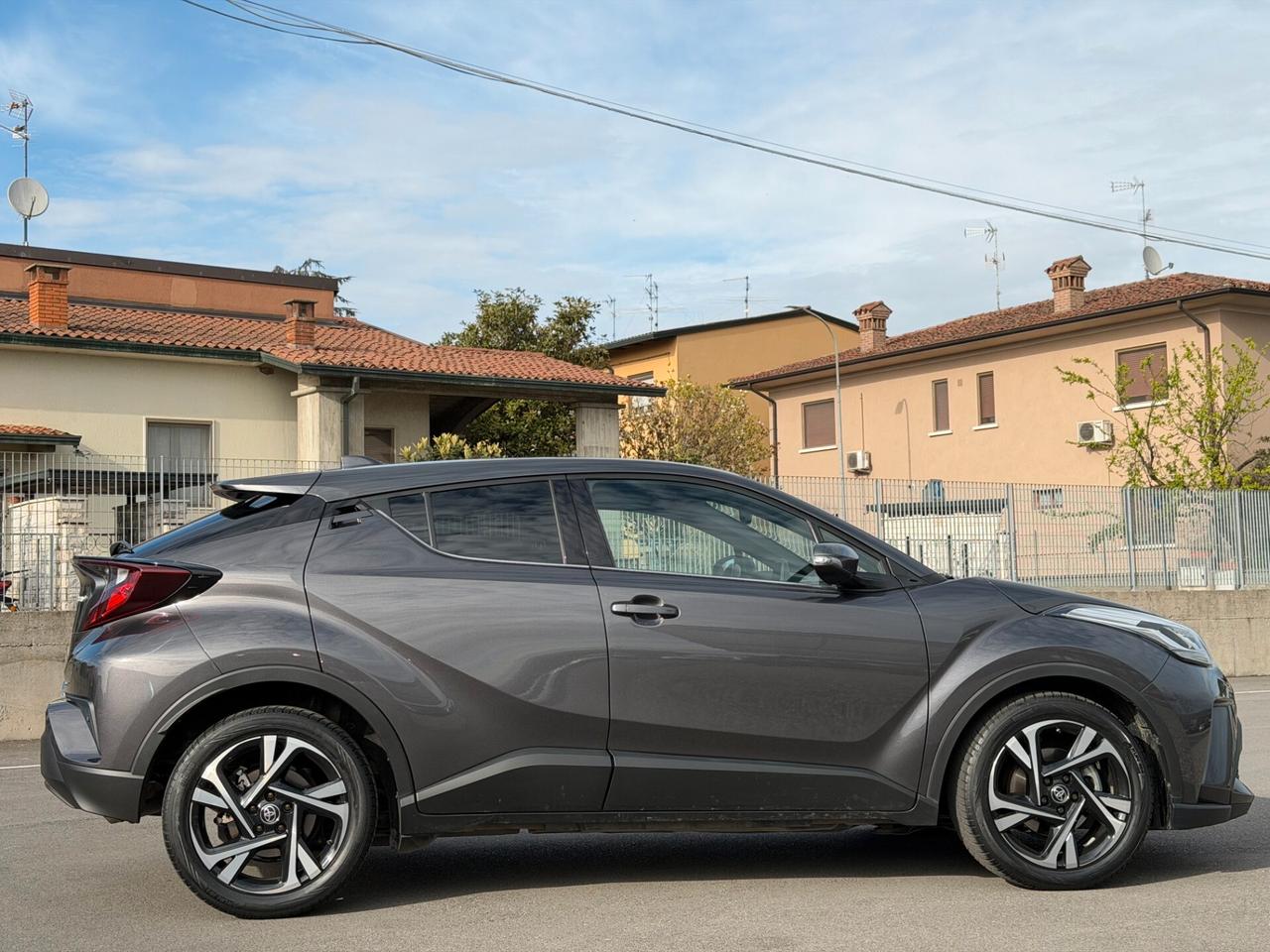 Toyota C-HR 1.8 Hybrid E-CVT