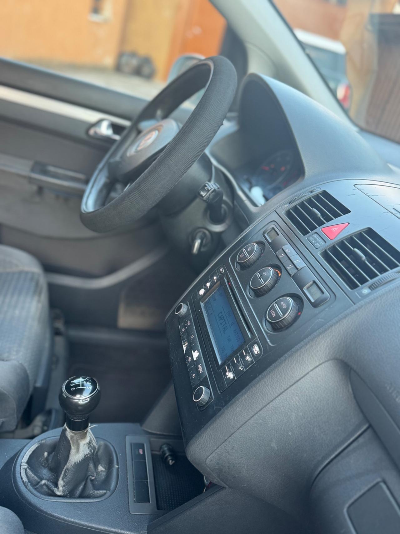 Volkswagen Touran 5 POSTI CON SOLI 143000KM