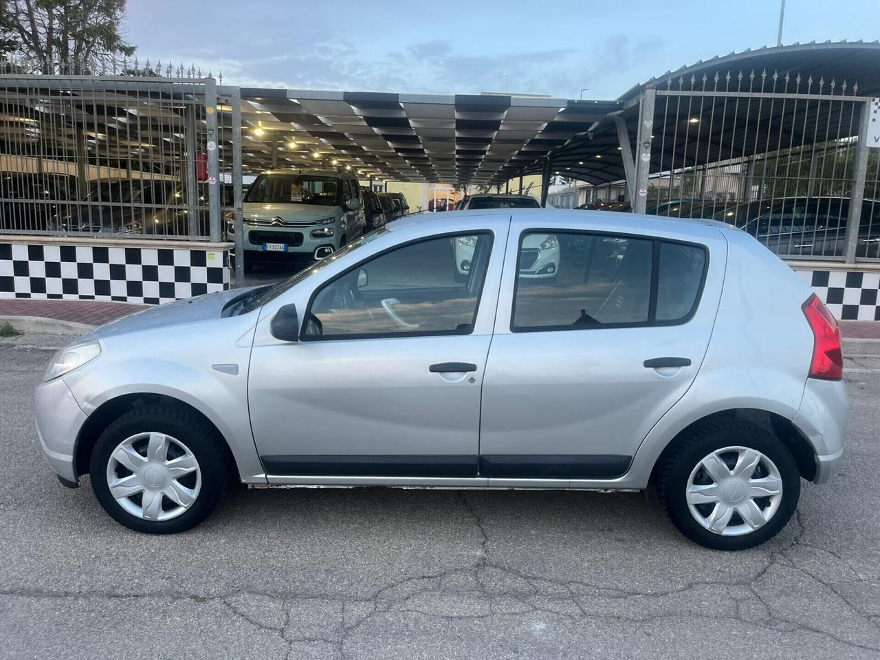 Dacia Sandero 1.2 16V GPL - 2012