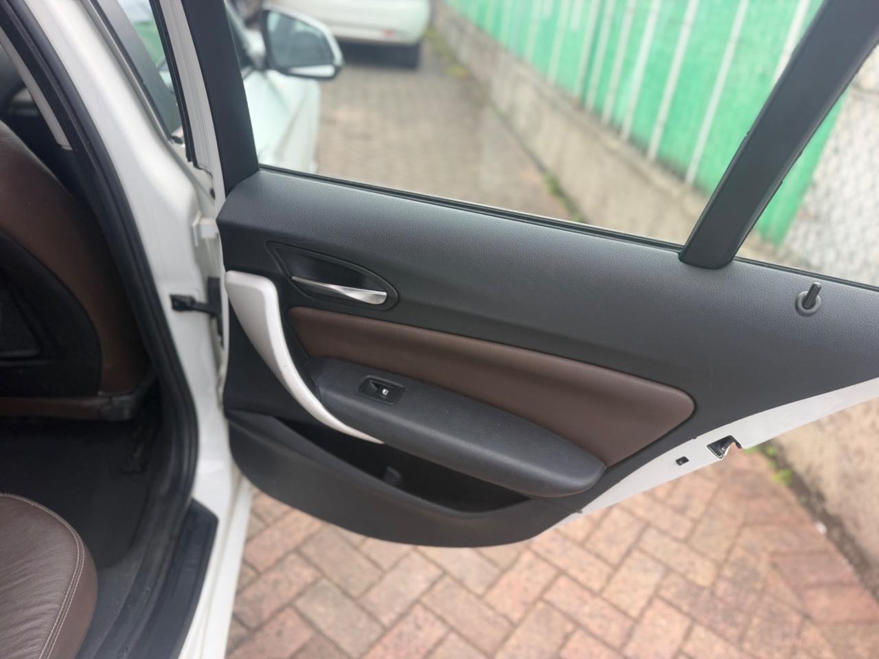 Bmw 118 5p. Sport 2015 interni pelle