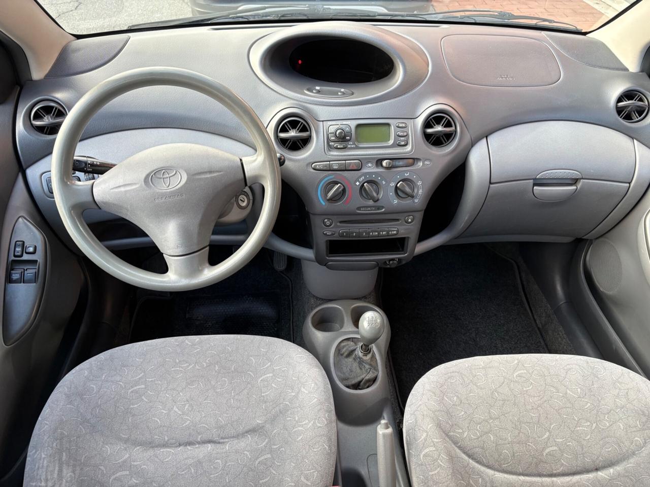 Toyota Yaris 1.0i 16V cat 5 porte Sol