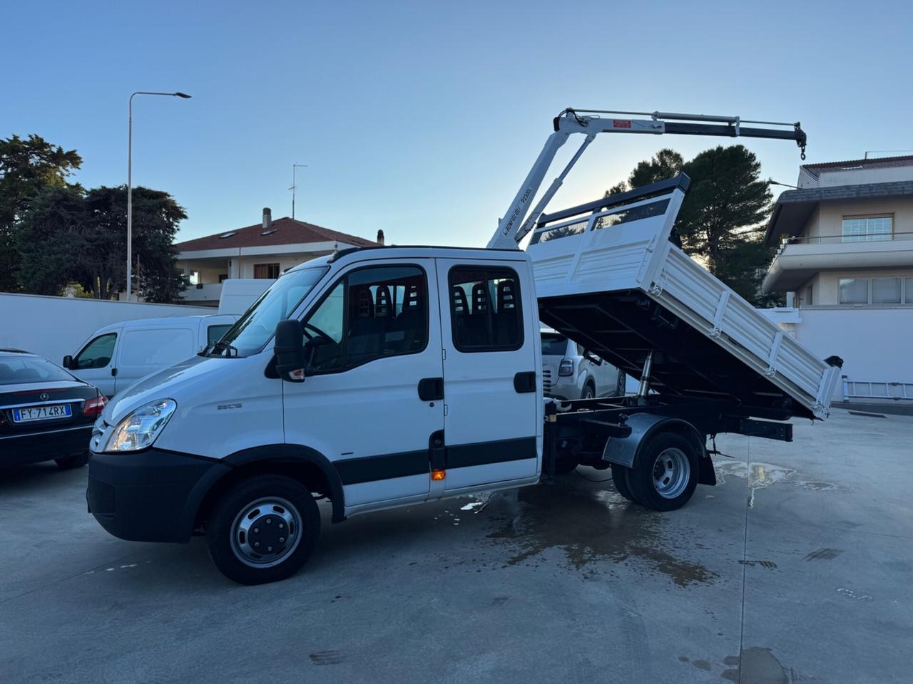 Iveco daily 35c15 7 posti ribaltabile e gru