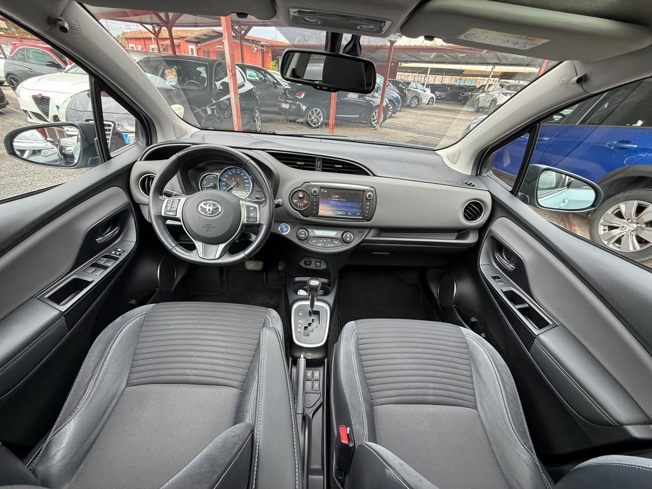 Yaris 1.5 Hybrid( 65 mila km - GLAMUR EDITION )-RATE