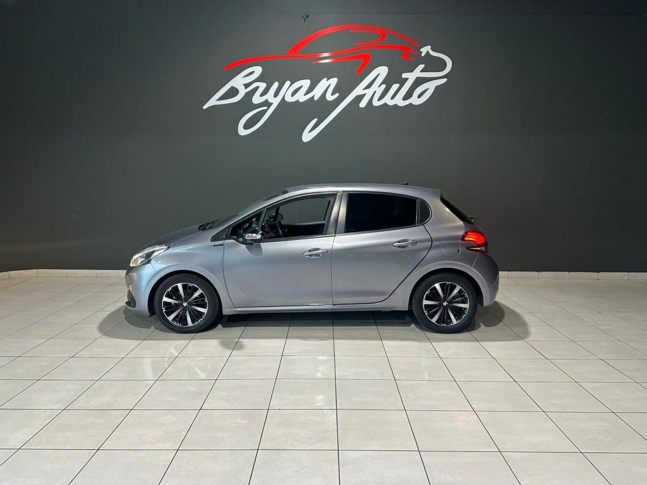 Peugeot 208 PureTech 82 S&S 5P Signature