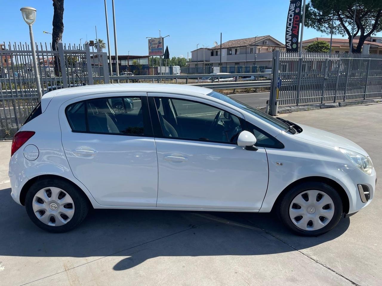 Opel Corsa 1.2 5 porte Cosmo