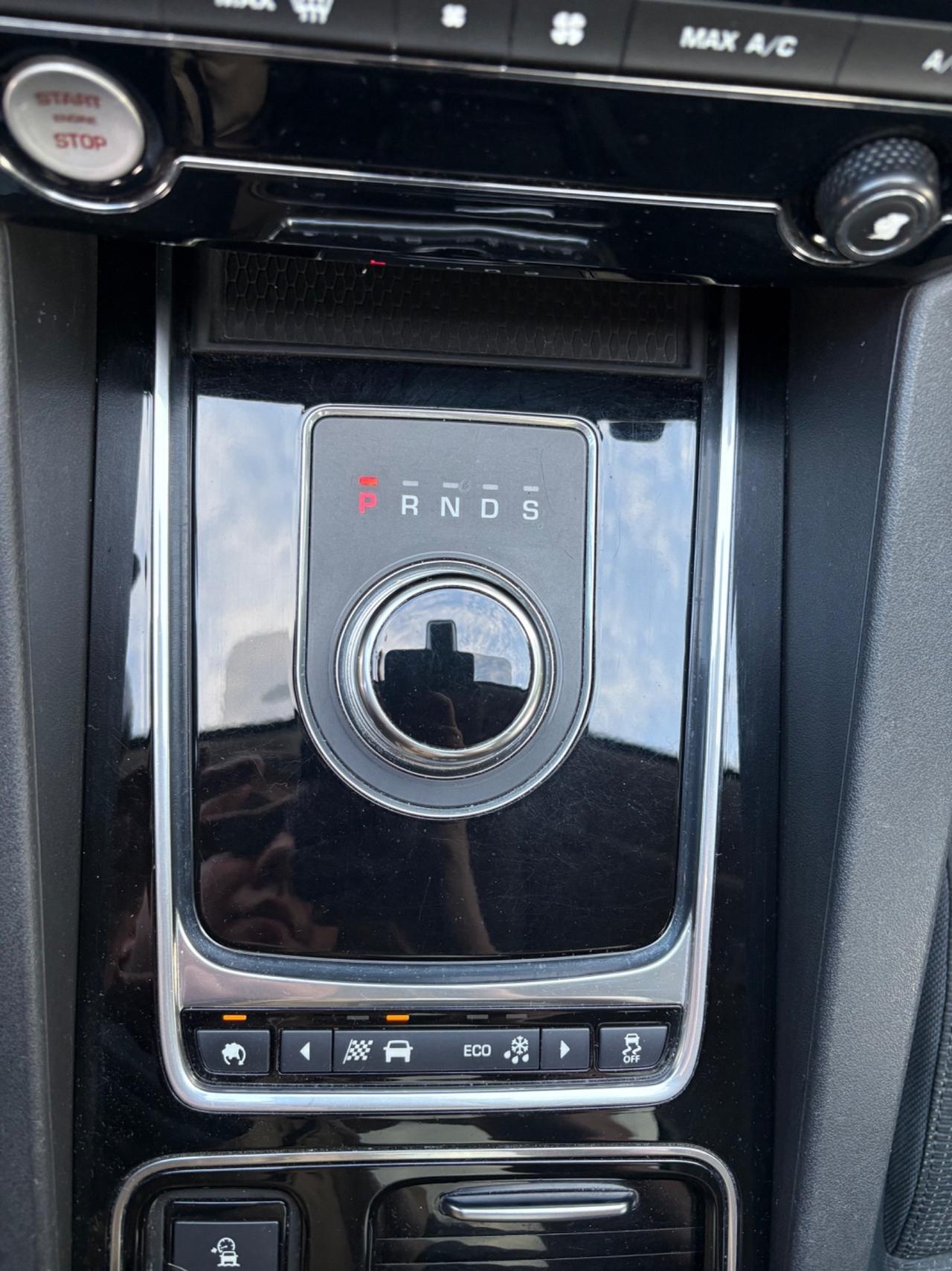 Jaguar F-Pace 2.0 D 180 CV AWD aut. Portfolio