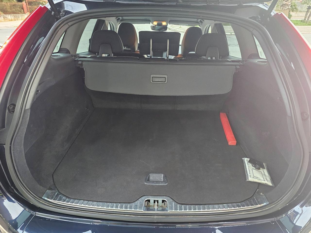 VOLVO XC60 2.0D 150CV BUSINESS AUTOCARRO N1 5 POSTI