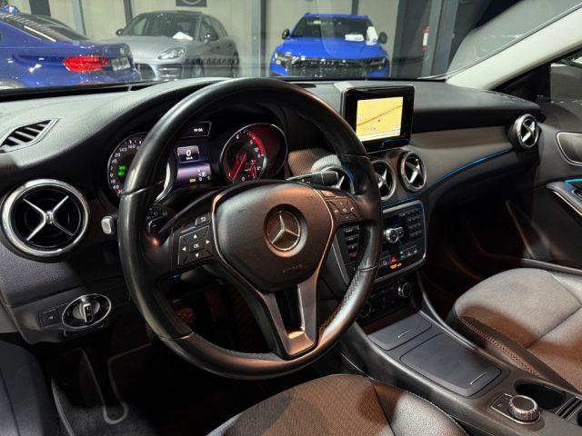 MERCEDES-BENZ GLA 200 SPORT TOTAL BLACK LED