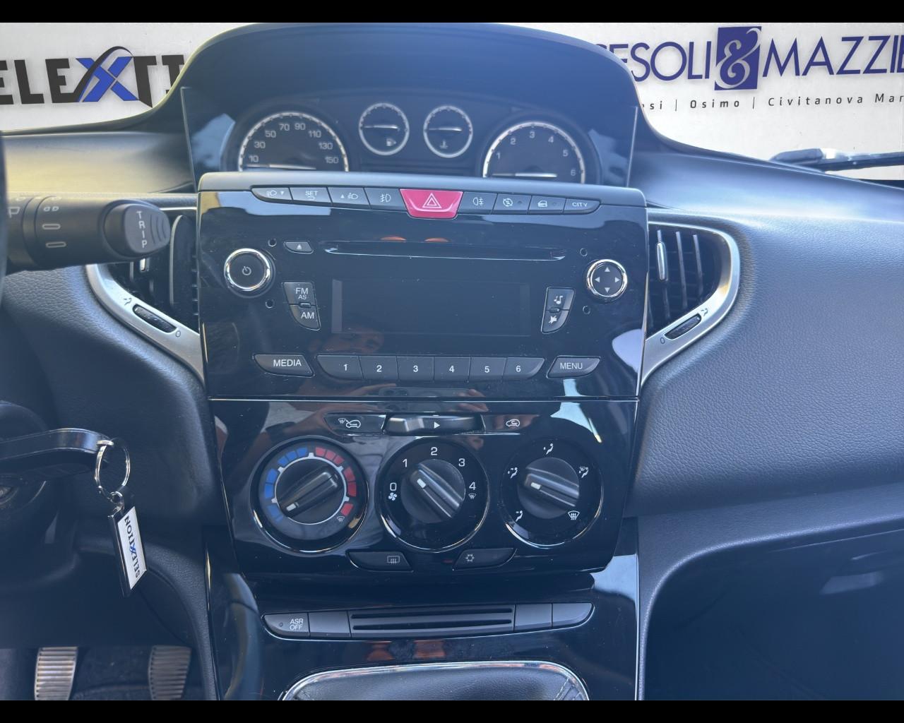 LANCIA Ypsilon 3ª serie - Ypsilon 1.2 69 CV 5 porte S&S Gold
