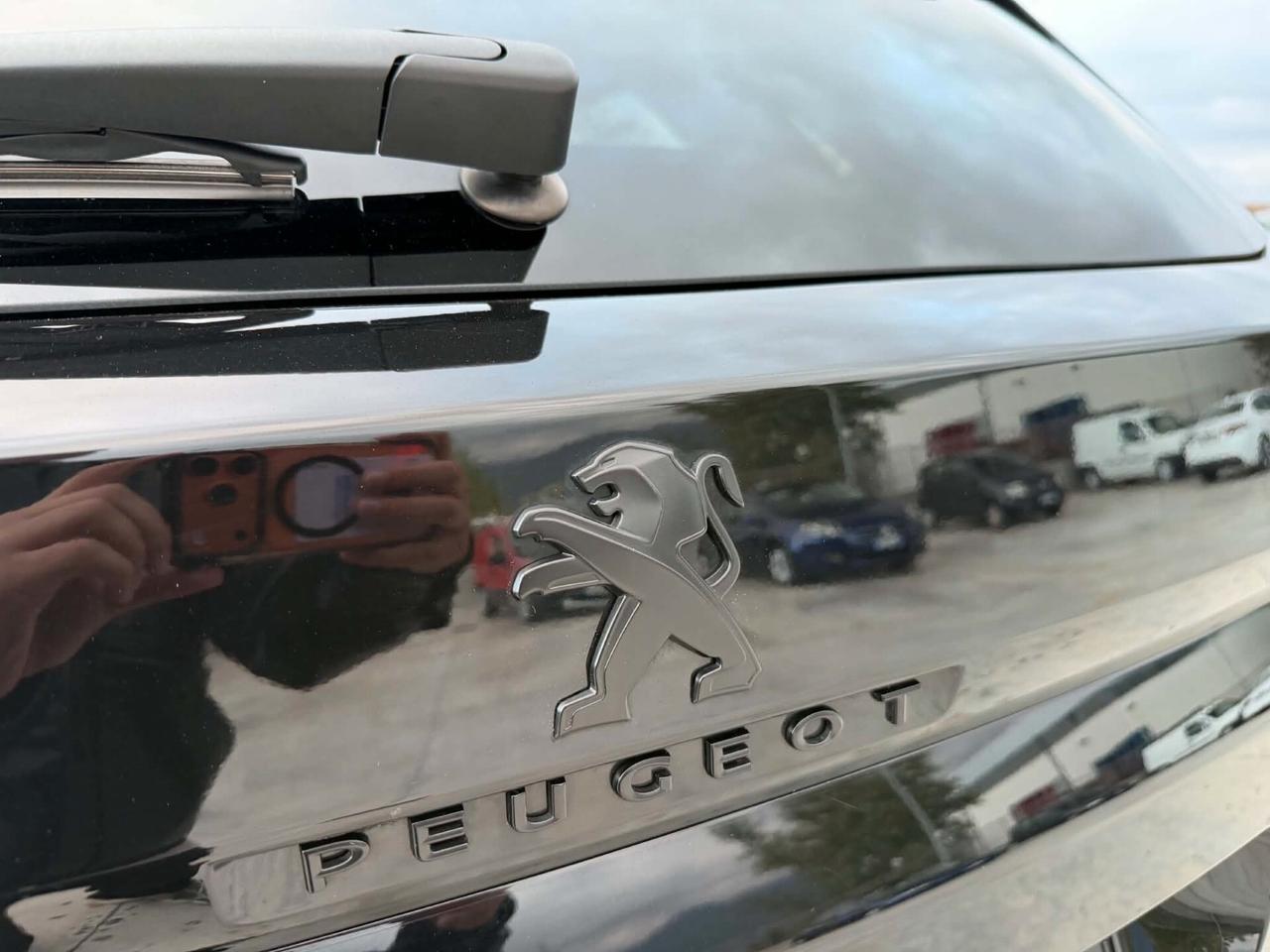 Peugeot 3008 TOTAL BLACK 1.5 Hdi 130CV EAT8