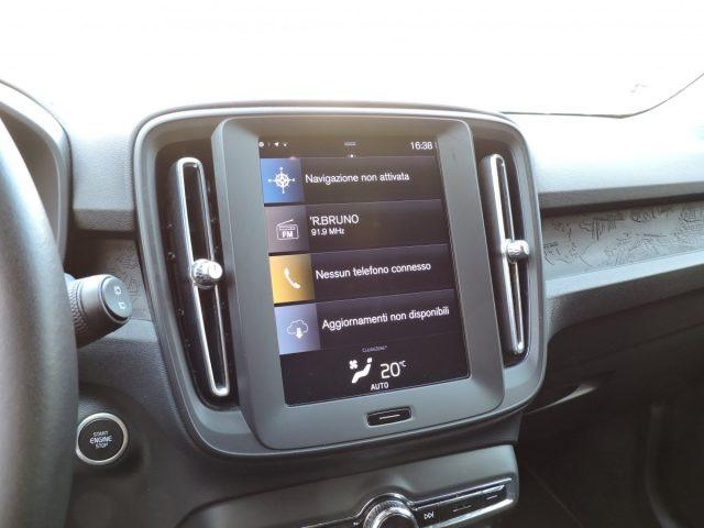 VOLVO XC40 T2 MOMENTUM CORE AUTOMATICA