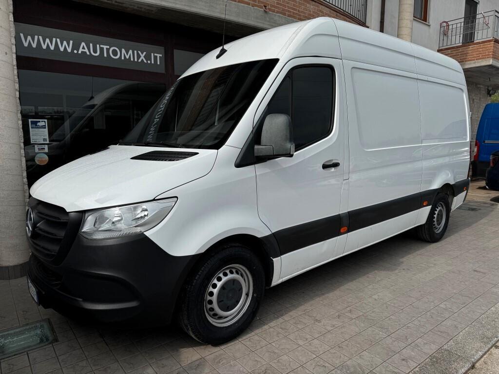 Mercedes-Benz Sprinter Cargo Van L2 H2