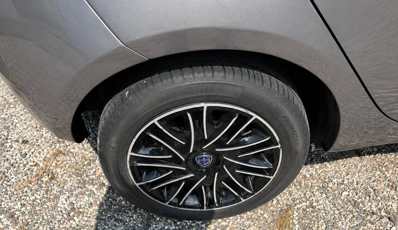 Lancia Ypsilon 1.0 FireFly 5 porte S&S Hybrid Gold