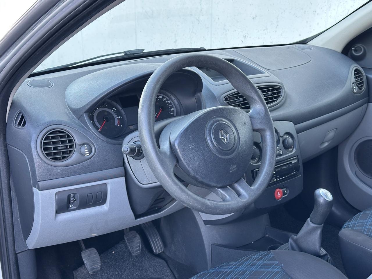Renault Clio 1.2 16V 3 porte Neopatentati