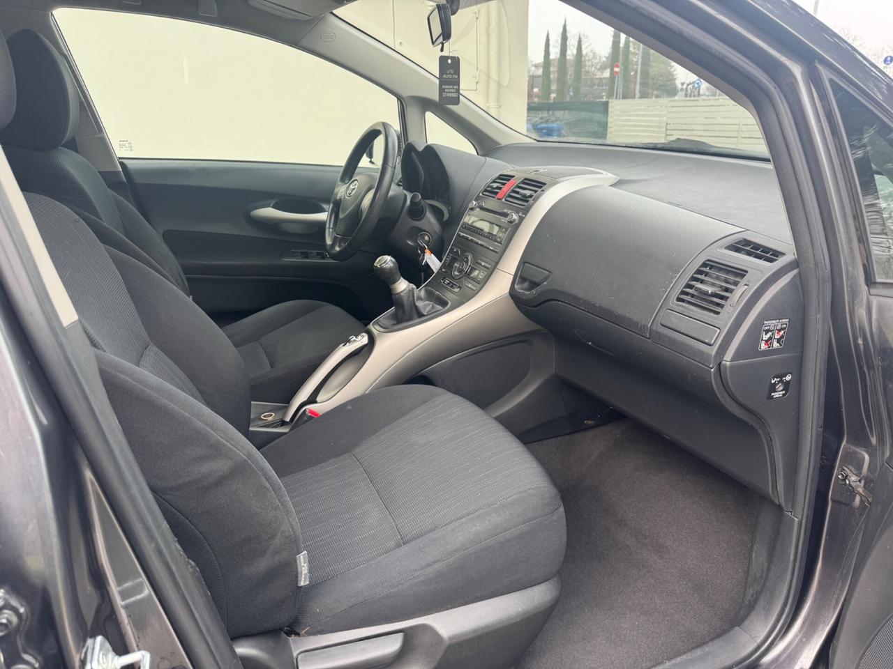 Toyota Auris 1.6 5 porte Sol OK NEOPATENTATI