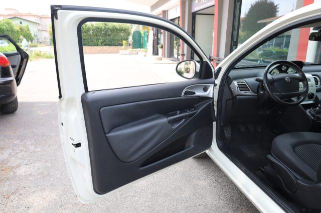 LANCIA Ypsilon 1.2i 69CV 5Porte UniProprietario per NEOPATENTATI
