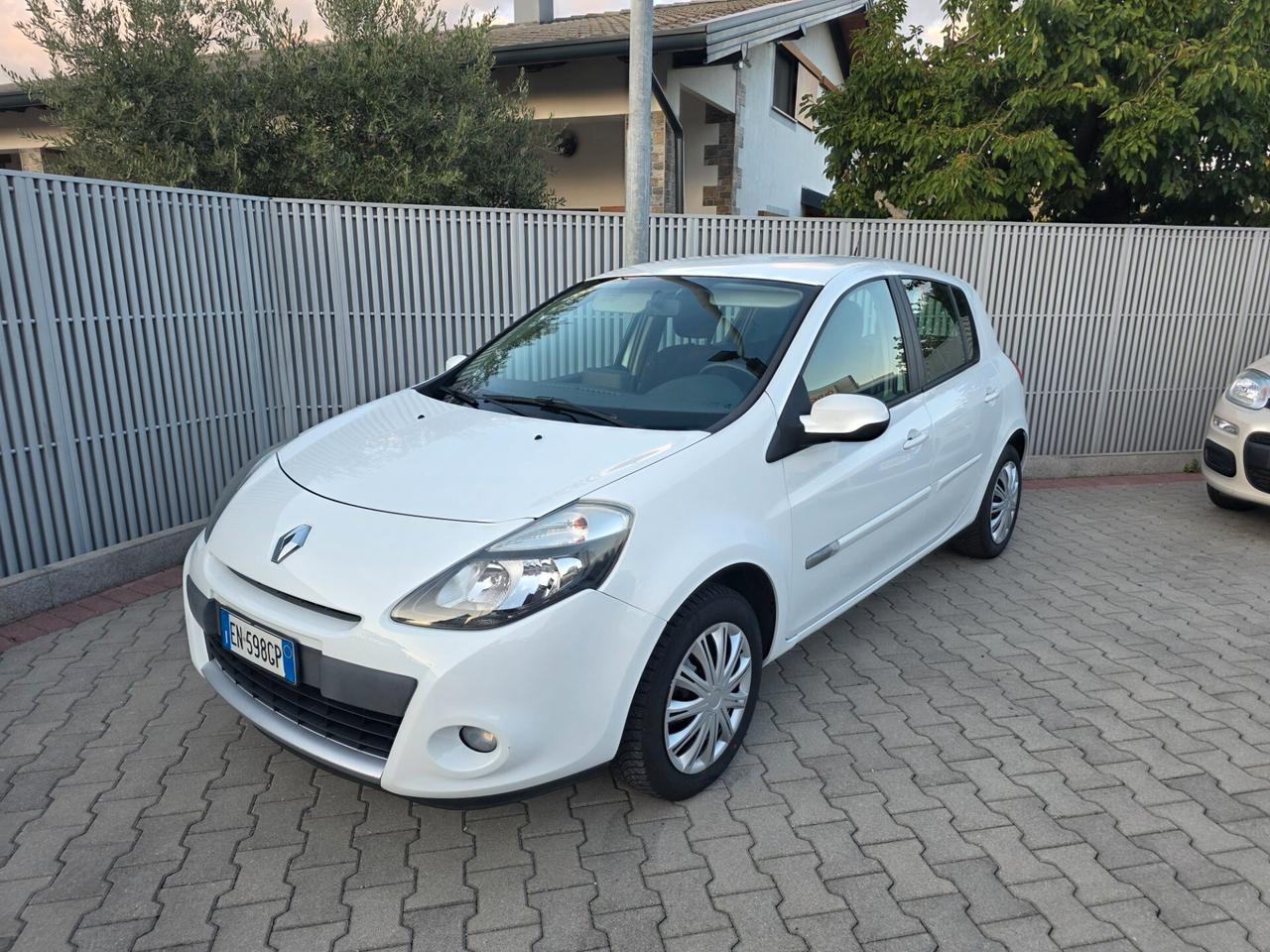 Renault Clio 1.2 75CV perfetta e garantita 12 mesi
