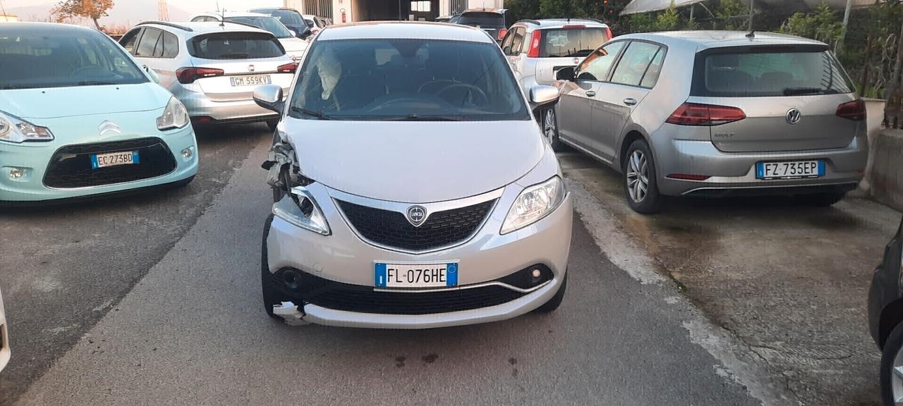 Lancia Ypsilon 0.9 TwinAir 85 CV 5 porte Metano Ecochic Mya