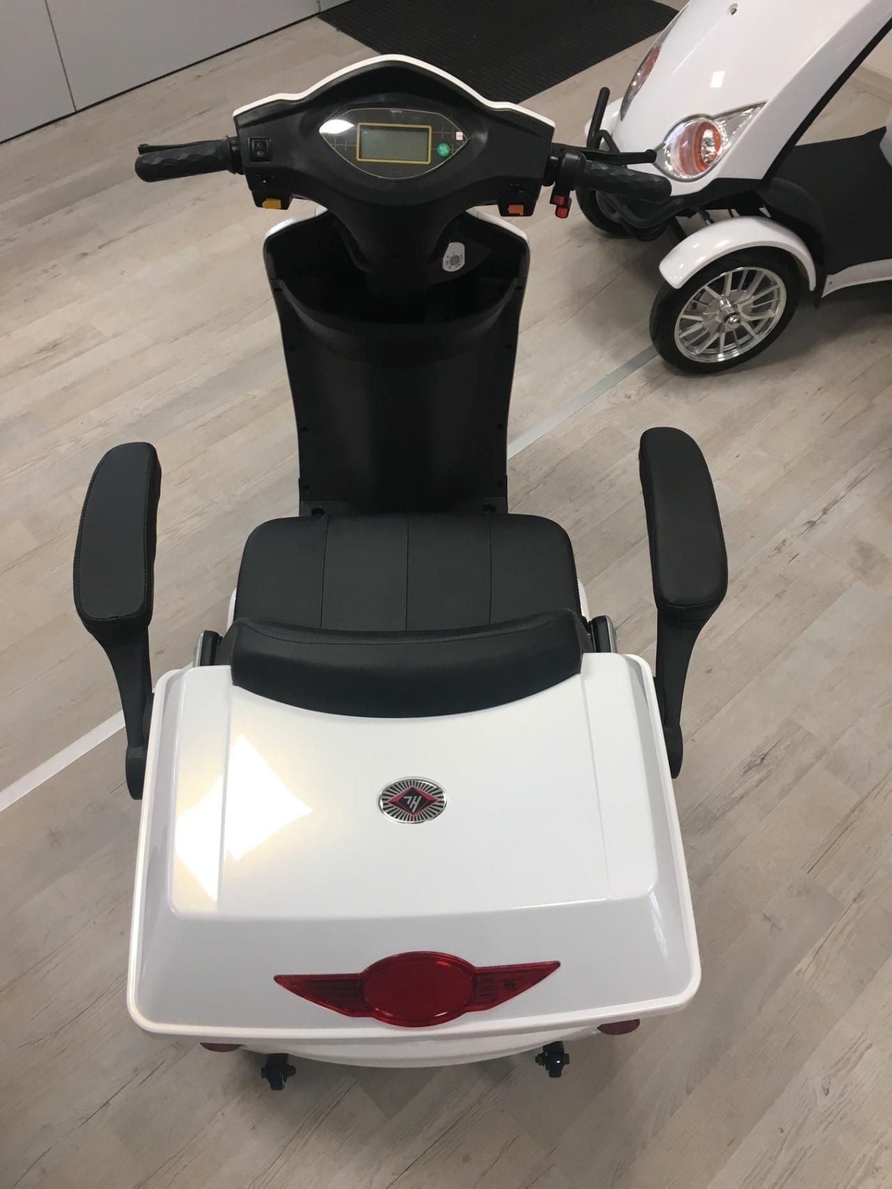 DELTA3 Scooter elettrico per anziani/disabili