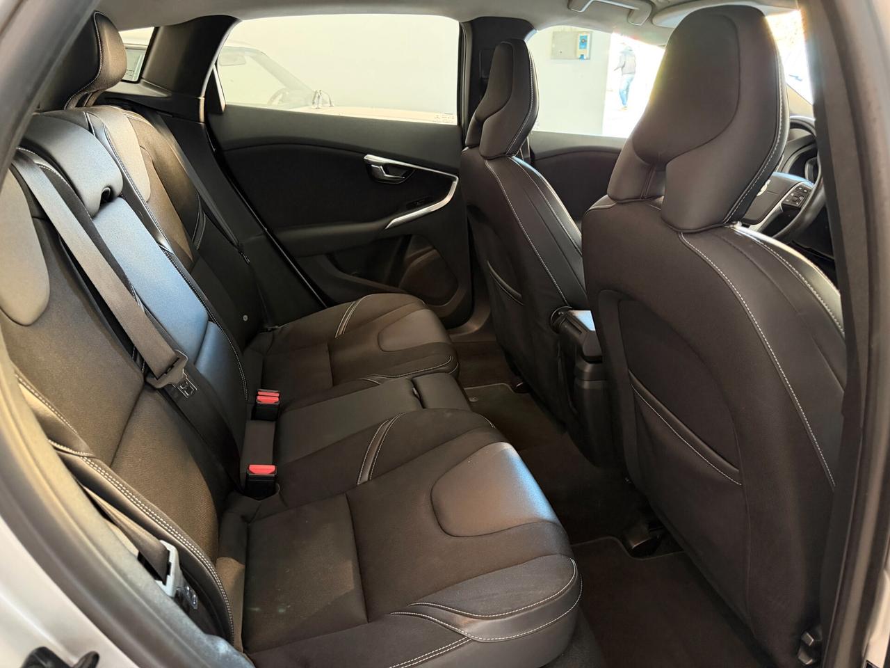 Volvo V40 D2 1.6 Momentum CAMBIO AUTOMATICO