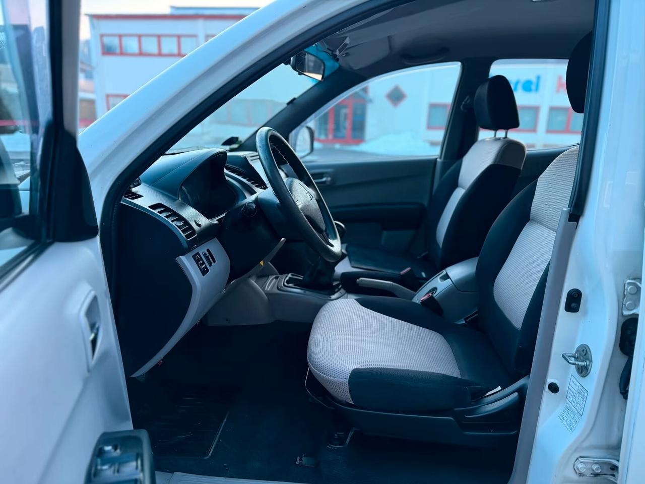 Mitsubishi L200 cabina doppia 4WD CLIMA