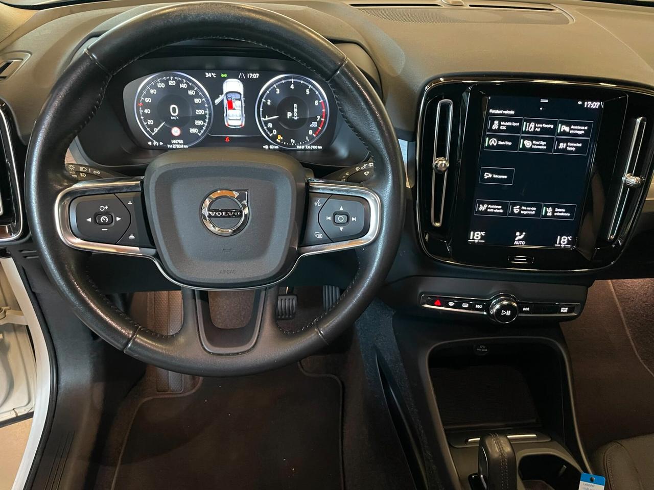 Volvo XC40 T2 Geartronic Momentum Core N1