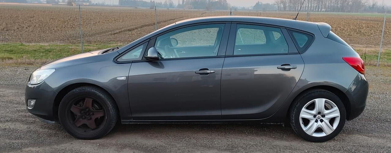 Opel Astra 1.6 115CV 5 porte Cosmo