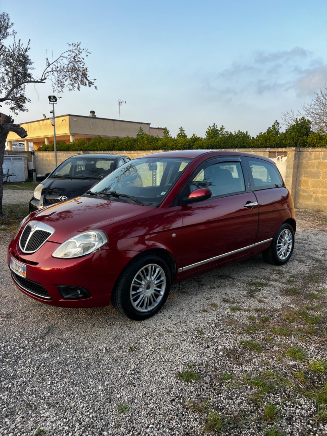 Lancia Ypsilon 1.2 Argento xfetta in tutto!!!