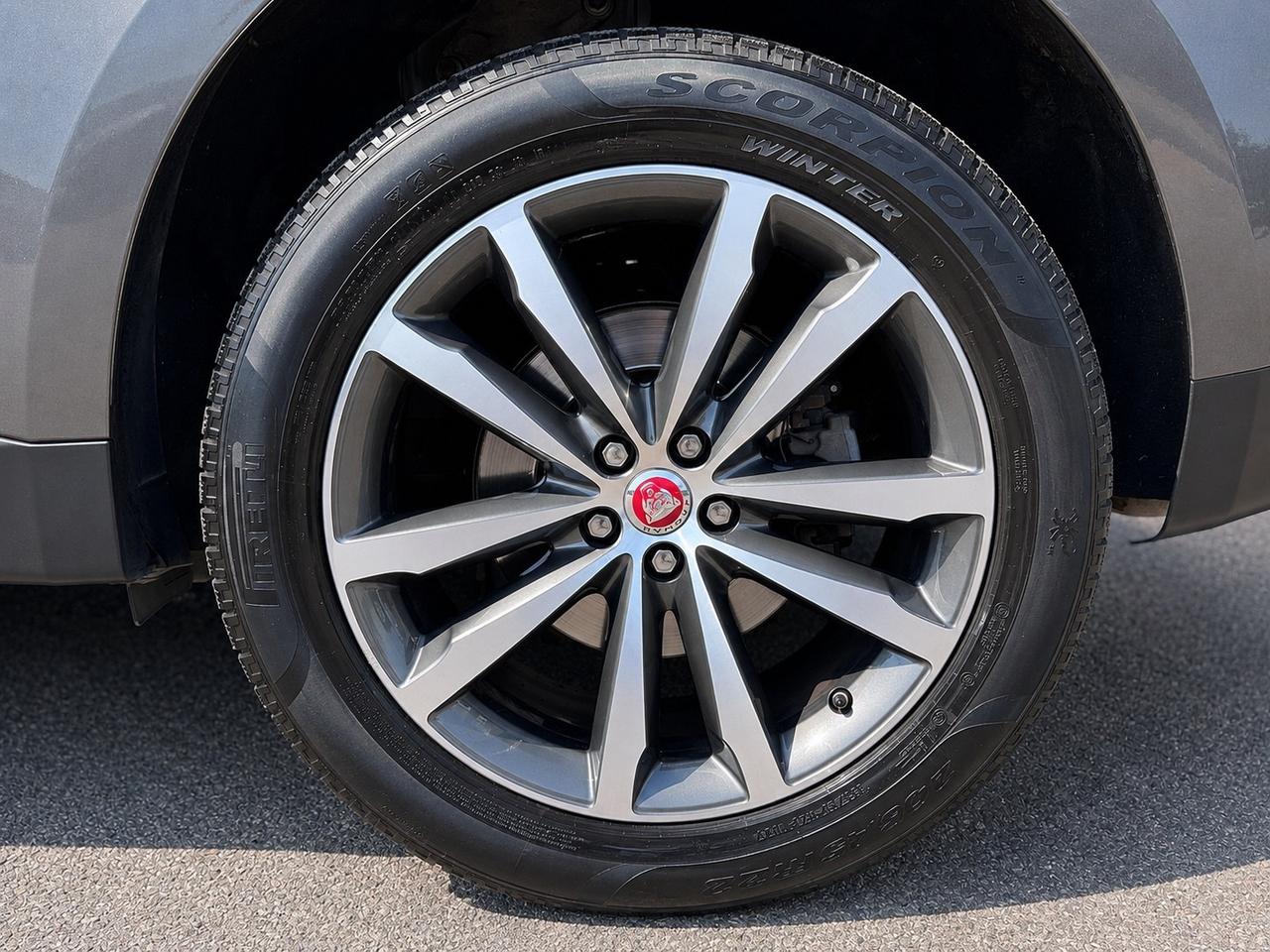 Jaguar F-Pace 2.0 D 180 CV AWD TETTO . CATENA NUOVA