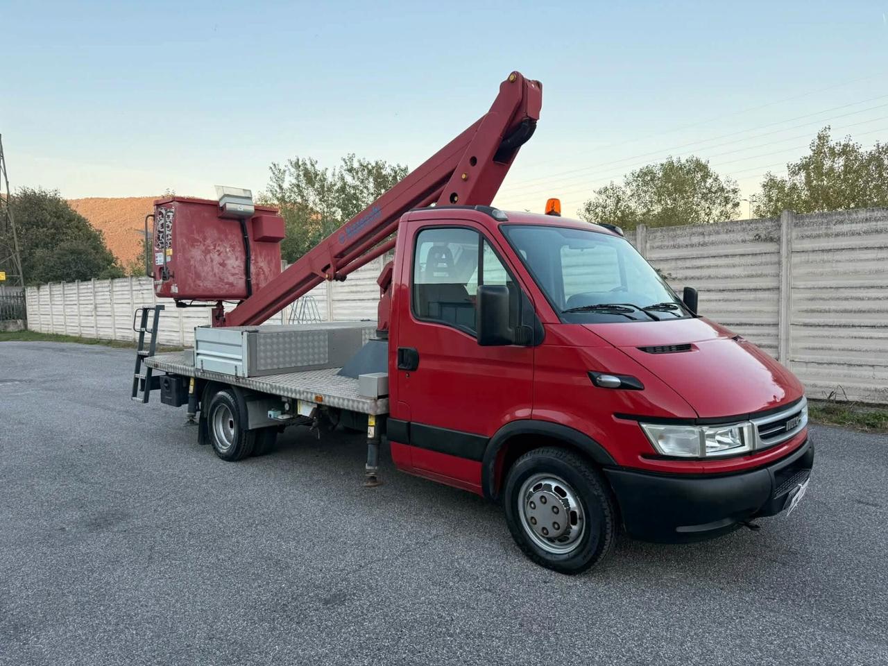 Iveco Daily 35 2.3 CON PIATTAFORMA E CESTELLO
