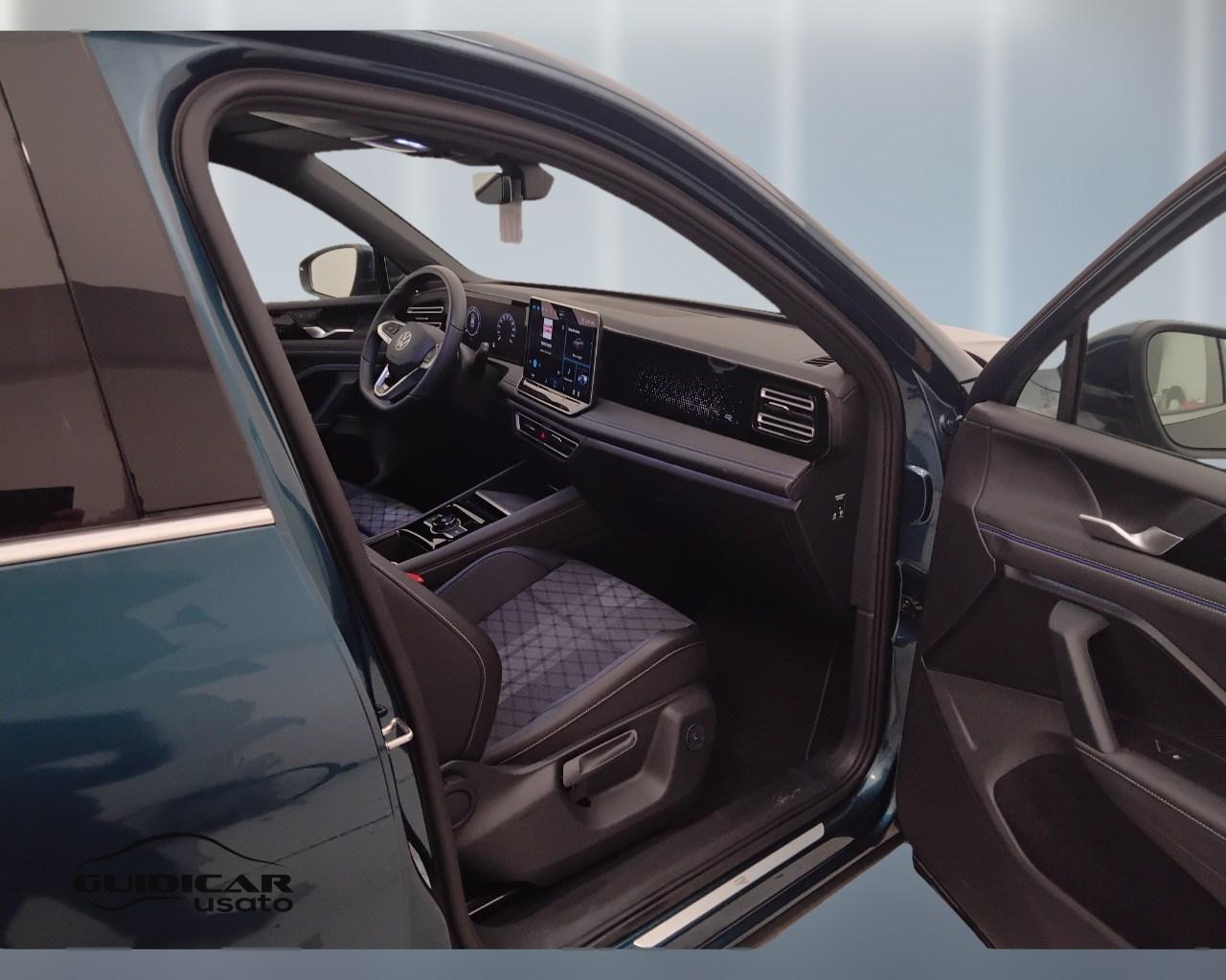 VOLKSWAGEN Tiguan III 2024 - Tiguan 2.0 tdi R-Line 150cv dsg