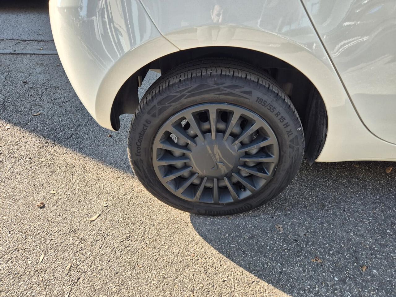 Lancia Ypsilon 1.0 FireFly 5 porte S&S Hybrid Silver