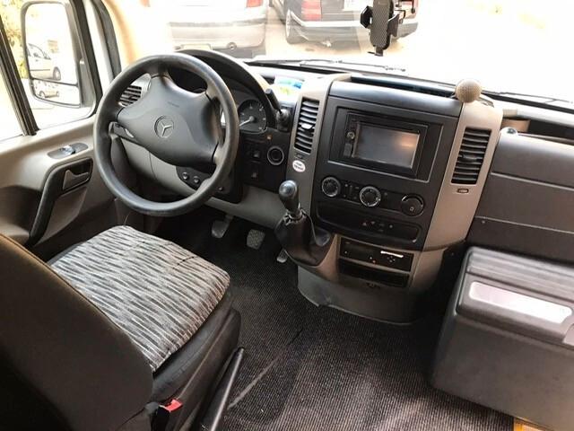 Autobus Mercedes Benz Splinter 519 20 posti